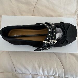 Black Women's Shoes with Buckle Detail